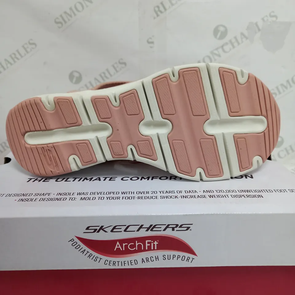 BOXED SKETCHERS ARCH FIT OPEN TOE SANDALS - SIZE 6