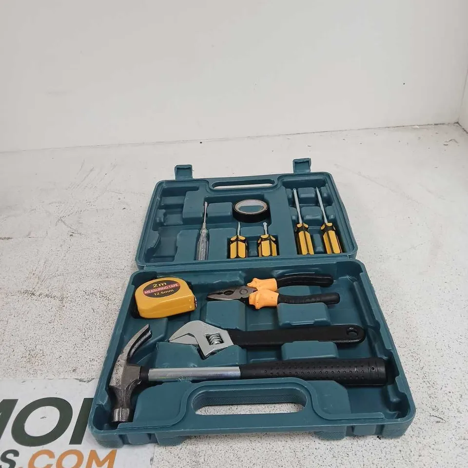 TOOL SET IN GREEN BOX