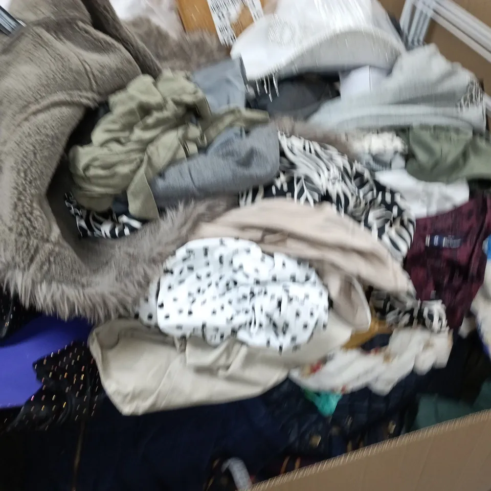 PALLET OF A LARGE QUANTITY OF ASSORTED ITEMS INCLUDING CORD HIDER , DUVET , CLOTHES MAIDEN AND ANDREX TOILET ROLL