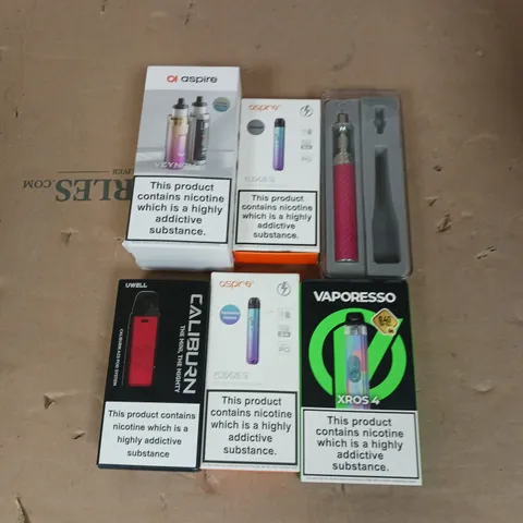 APPROXIMATELY 20 VAPES, E-CIGARETTES & ACCESSORIES TO INCLUDE - CALIBURN UWELL - ASPIRE VEYNOM LX - VAPORESSO XROS 4 - ETC