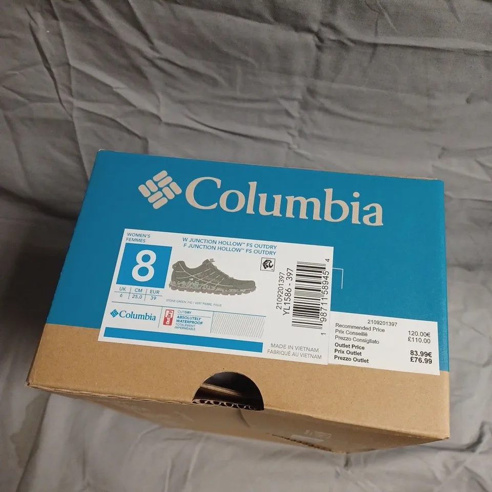 BOXED PAIR OF COLUMBIA WOMEN’S TRAIL SHOES – UK SIZE 6