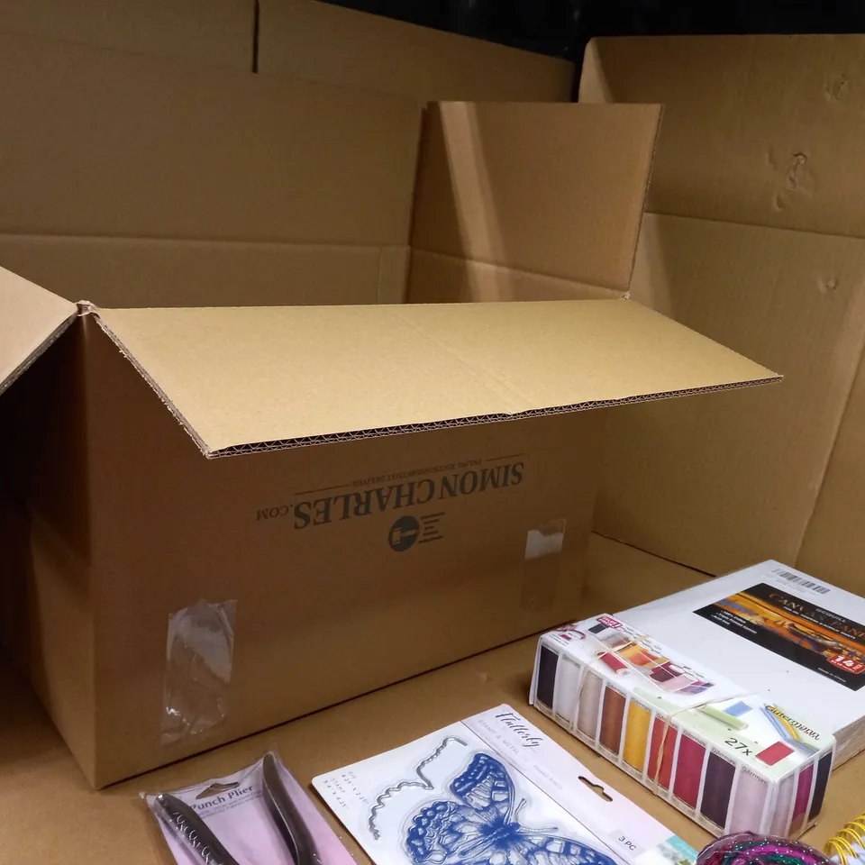 LOT OF APPROX 15 ASSORTED CRAFT RELATED ITEMS TO INCLUDE: CANVAS PANELS, SKETC BOOK, YARN