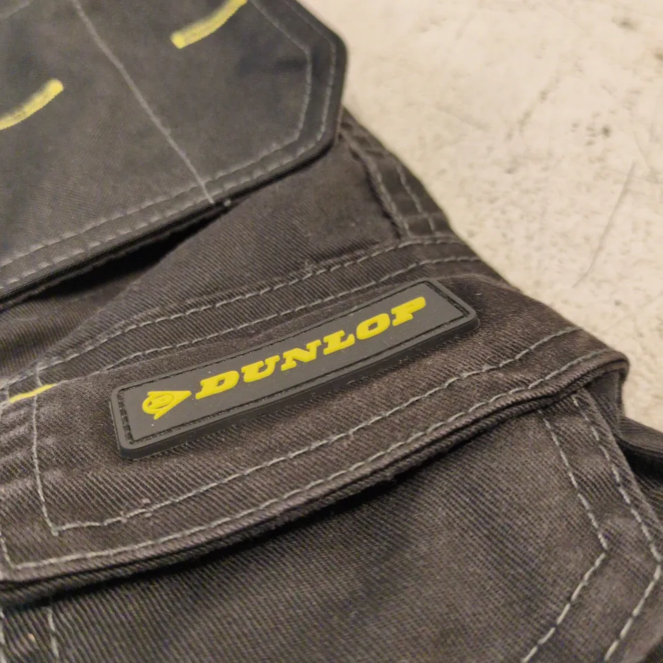 DUNLOP ON-SITE SHORT – RELAXED FIT, BLACK, UK 32 (US 32 / EU 48)