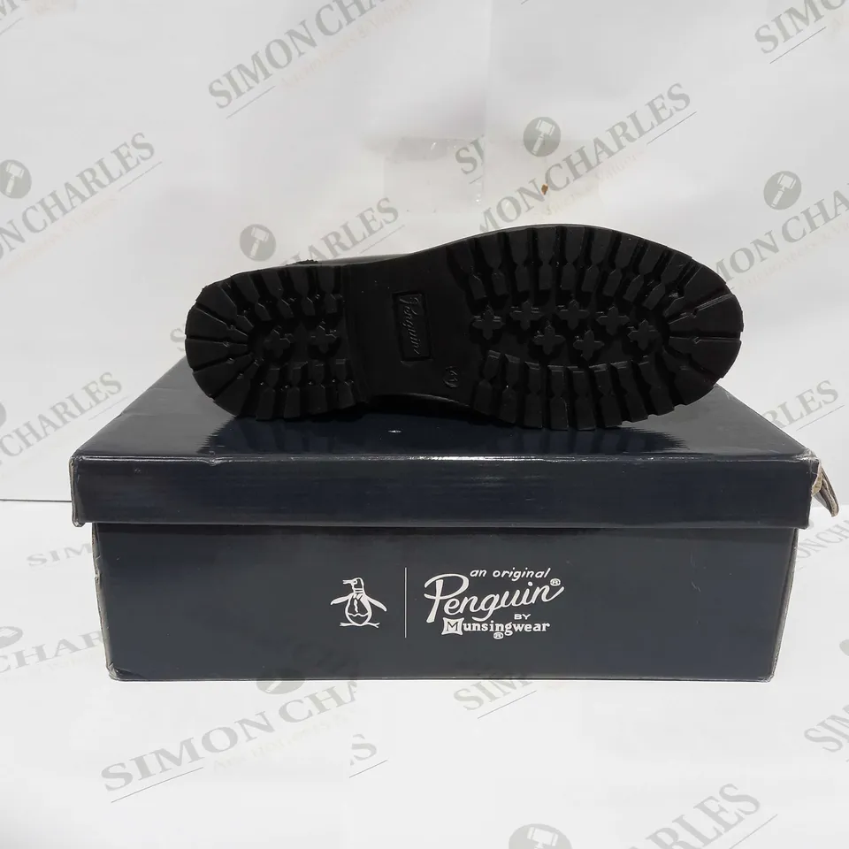PENGUIN BY MUNSINGWEAR BLACK HIGH SHINE IN BLACK LEATHER - UK 7