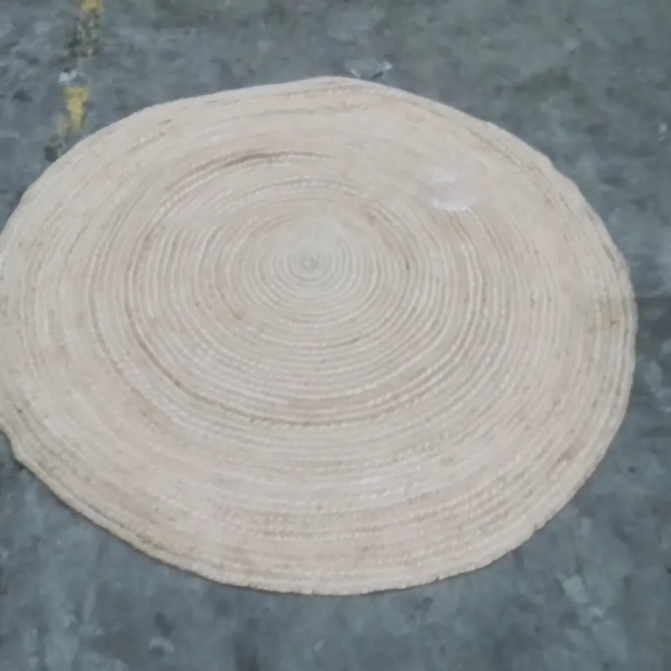 QUALITY DESIGNER AREA RUG - APPROXIMATELY 179X179