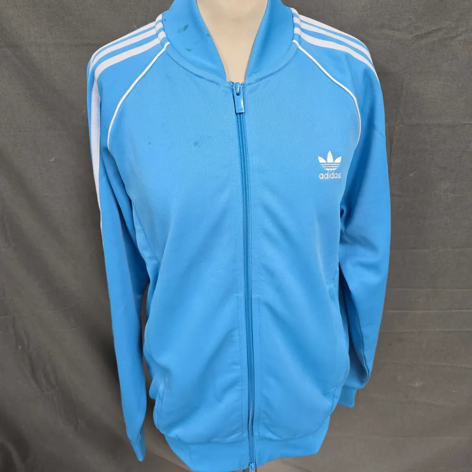 ADIDAS ZIP UP JACKET IN BLUE/WHITE SIZE M