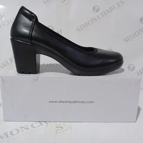 BOXED PAIR OF DREAMPAIRS CLOSED TOE SLIP-ON BLOCK HEEL SHOES IN BLACK UK SIZE 5