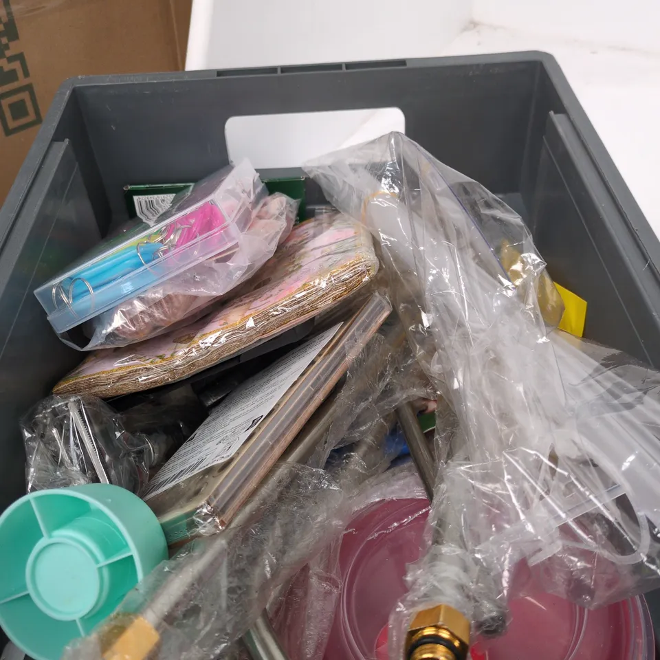 TOTE OF APPROXIMATELY 20 ASSORTED ITEMS TO INCLUDE SILVERLINE NAIL PULLER, DISPOSABLE GLOVES, NOTEPADS, PET BRUSH, COOLING DOG COLLAR ETC