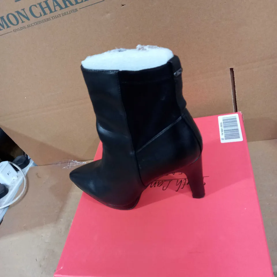 RUTH LANGSTFORN DESIGNER STYLE  BLACK HIGH HEELS SIZE M 