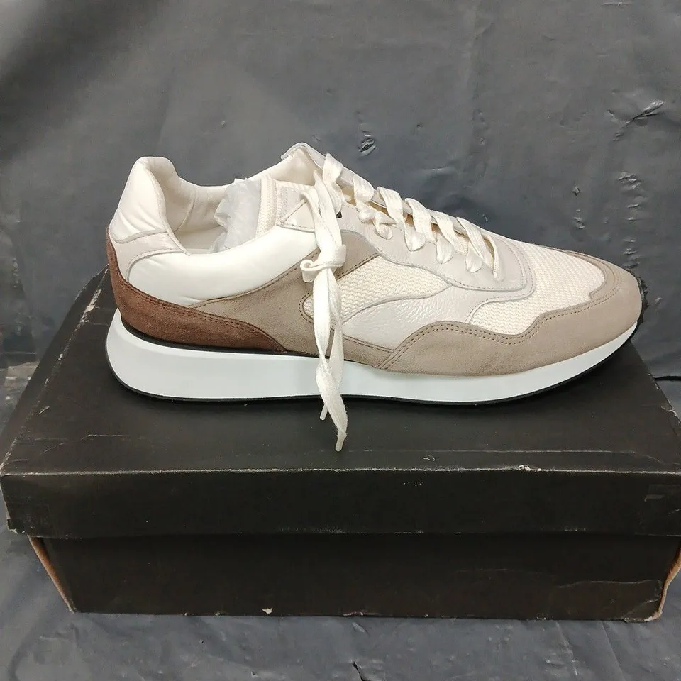 BOXED PAIR OF OLIVER JACOB LACE UP TRAINERS IN WHITE/TAUPE - 10