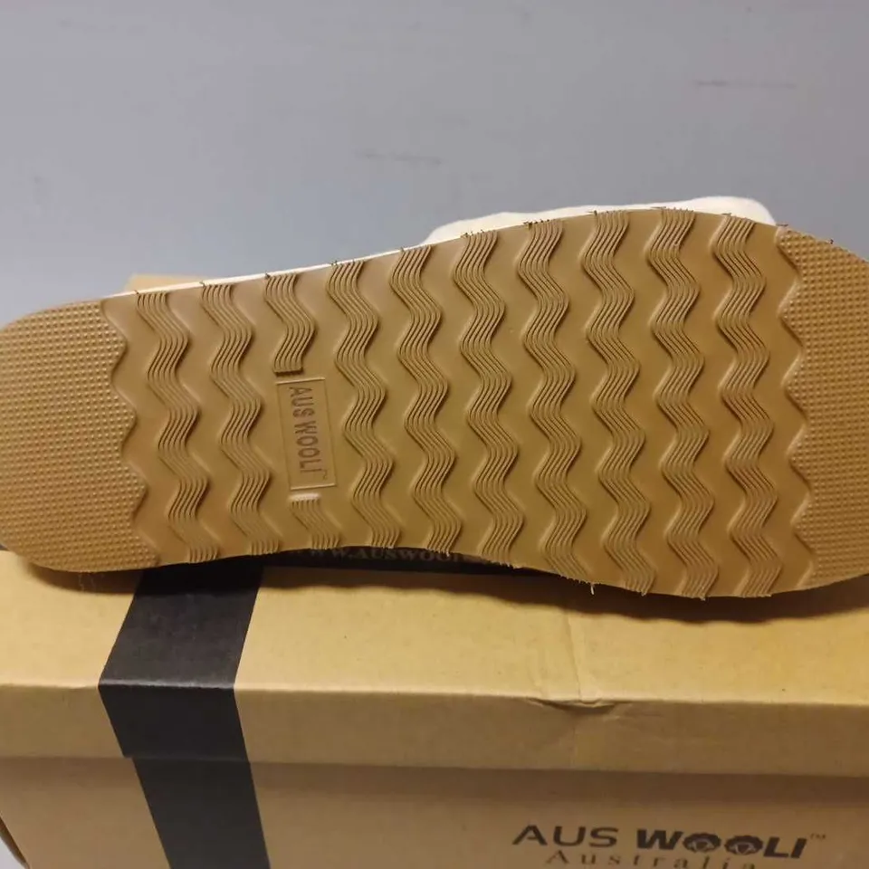 BOXED AUS WOOLI ROSEBAY CHESTNUT SANDALS - UK 8 