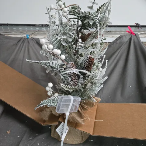 MISTLETOE AND FERN LIT TABLETOP TREE