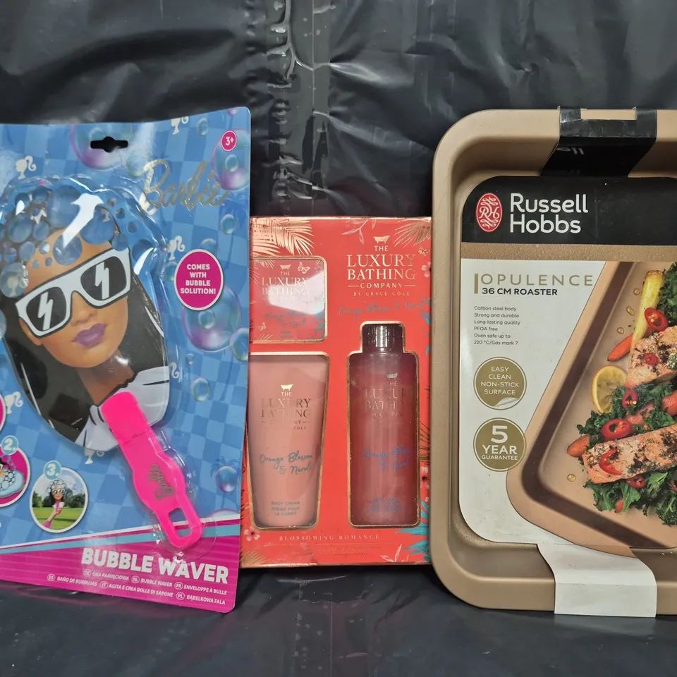 BOX OF APPROXIMATELY 10 ASSORTED HOUSEHOLD ITEMS TO INCLUDE RUSSELL HOBBS 36CM ROASTER, BARBIE BUBBLE WEAVER, ETC - COLLECTION ONLY
