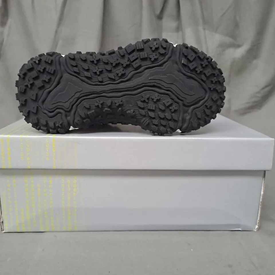 BOXED PAIR OF KOI VEGAN LAYER CAKE CHUNKY TRAINERS IN WHITE UK SIZE 2