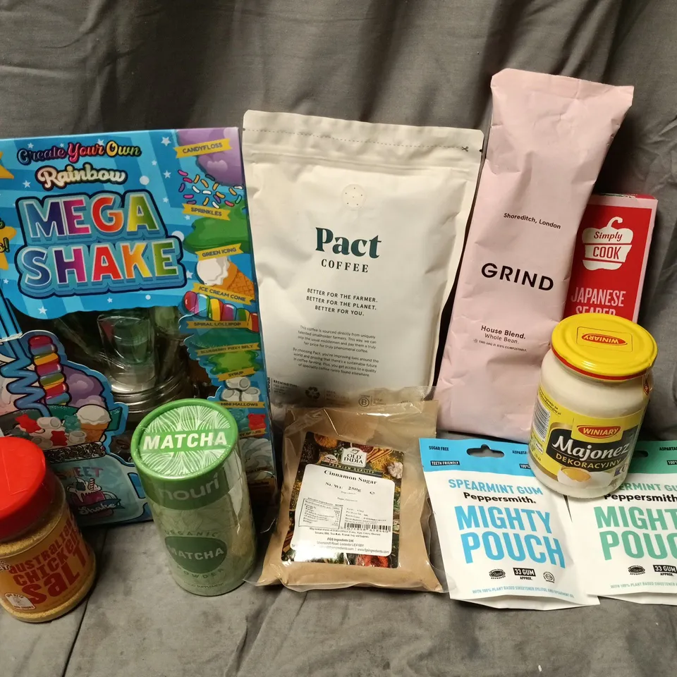 APPROXIMATELY 12 ASSORTED FOOD & DRINK ITEMS TO INCLUDE PACT COFFEE CHAPADA ARARA, RAINBOW MEGA SHAKE, CINNAMON SUGAR, ETC - COLLECTION ONLY