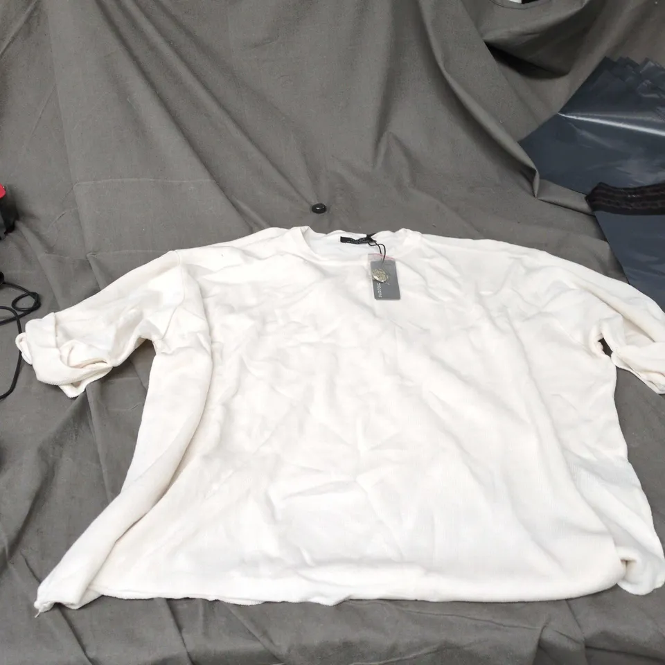 PARFOIS WHITE KNIT TOP – WOMEN'S CLOTHING (SIZE M/L)