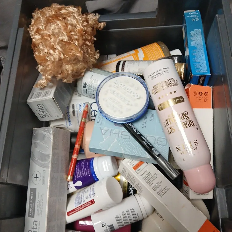 APPROXIMATELY 30 ITEMS INCLUDING HEALTH & BEAUTY ASSORTED COSMETICS & TOILETRIES LOT (SHAMPOOS, HAND WASH & SKINCARE) MUSTELA FAITH IN NATURE AND WELEDA .