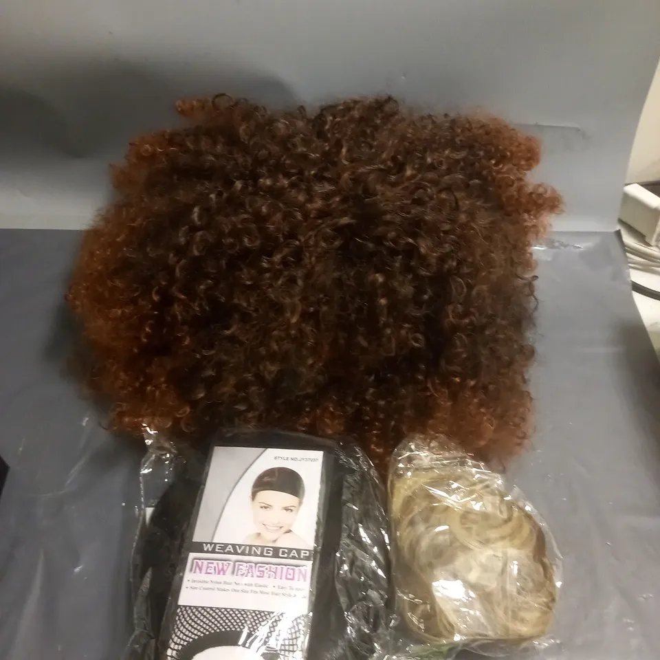 APPROXIMATELY 20 WIGS AND HAIR PIECES. ASSORTED COLOURS, SIZES AND STYLES