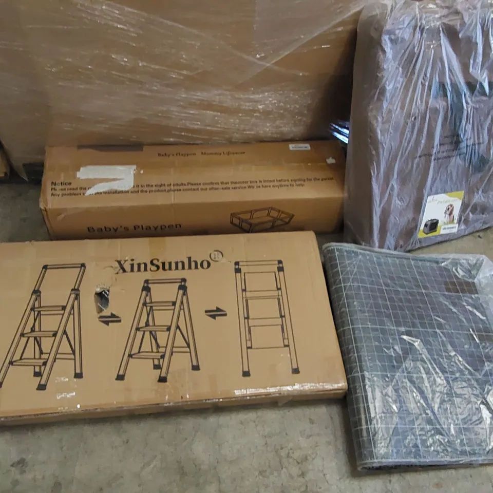 PALLET OF ASSORTED ITEMS INCLUDING: BABY PLAY PEN, STEP LADDER, PORTABLE PET CRATE, WORK TABLE MAT