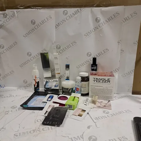 BOX OF APPROXIMATLY 12 ITEMS TO INCLUDE BURBERRY, LANCOME, CB2