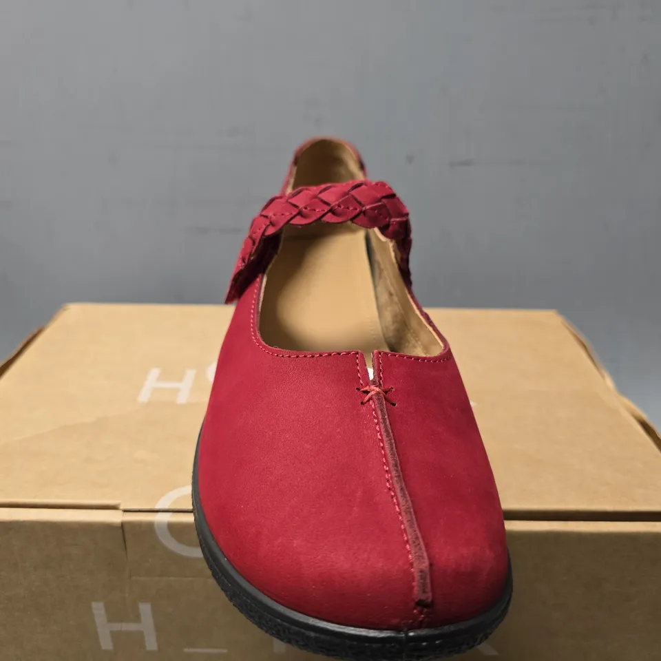 BOXED HOTTER SHAKE II EXTRA WIDE IN RED CURRANT  - SIZE UK 8 