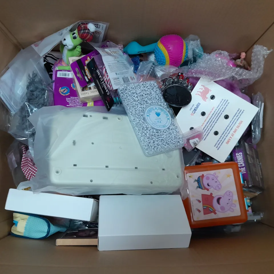 APPROXIMATELY 20 ASSORTED TOYS & GAMES TO INCLUDE WOODEN TOOLBOX, BASEBALL, YJ TOYS BATTERY POWERED CARE, ETC