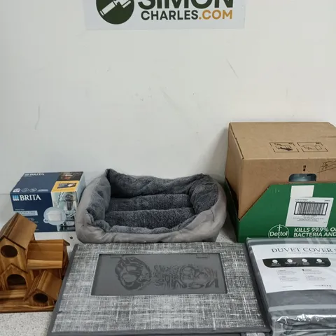 BOX OF APPROXIMATELY 15 ASSORTED ITEMS INCLUDING DETTOL WIPES, A DUVET COVER SET AND A BRITA MAXTRA PRO