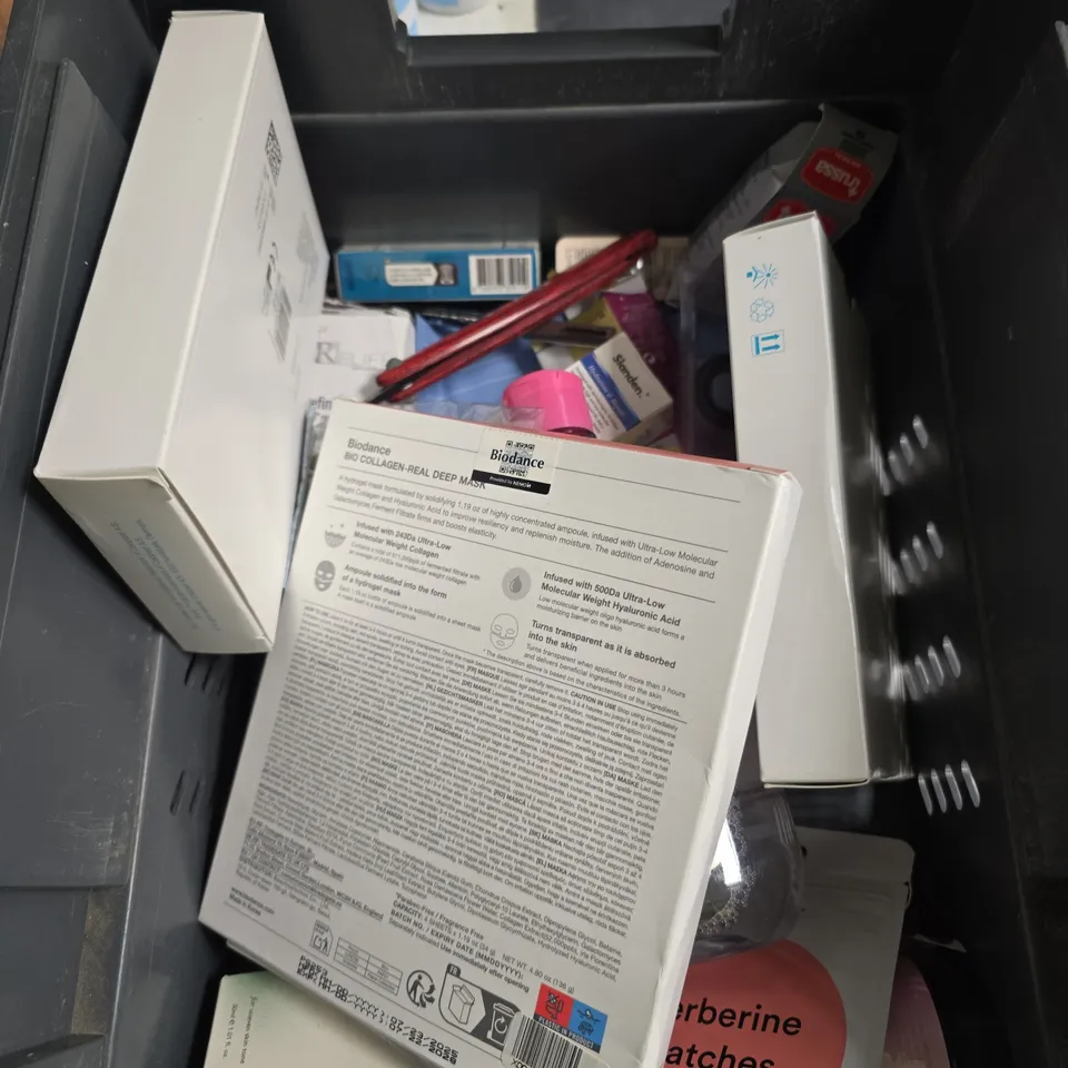 APPROXIMATEY 20 ASSORTED HEALTH AND BEAUTY PRODUCTS TO INCLUDE - SHEGLAM CLEANSER - MIGHTY PATCH AND REHAB RETREAT BODY MILK