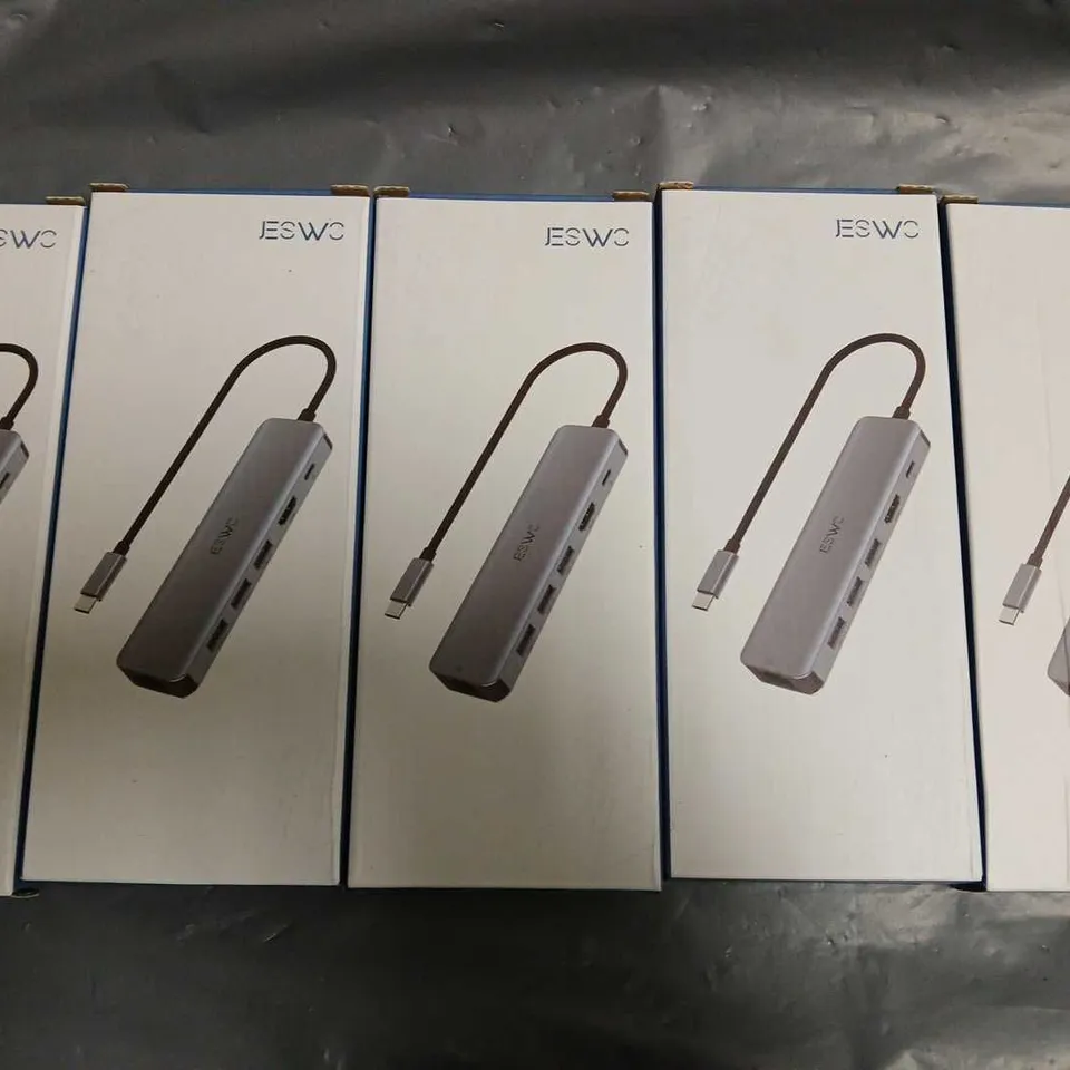 LOT OF 5 BOXED USB-C HUBS