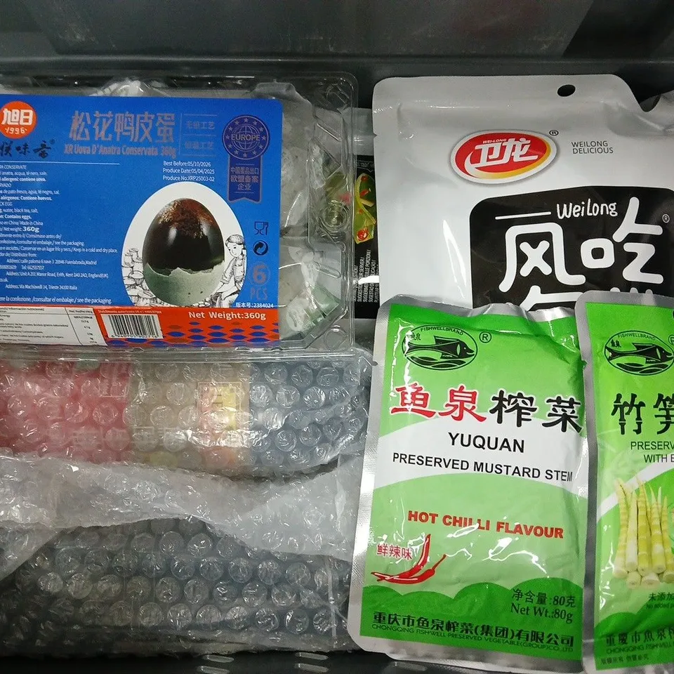 APPROXIMATELY 10 ASSORTED FOOD AND DRINK ITEMS TO INCLUDE SOY SAUCE, FENGCHI KELP, ETC