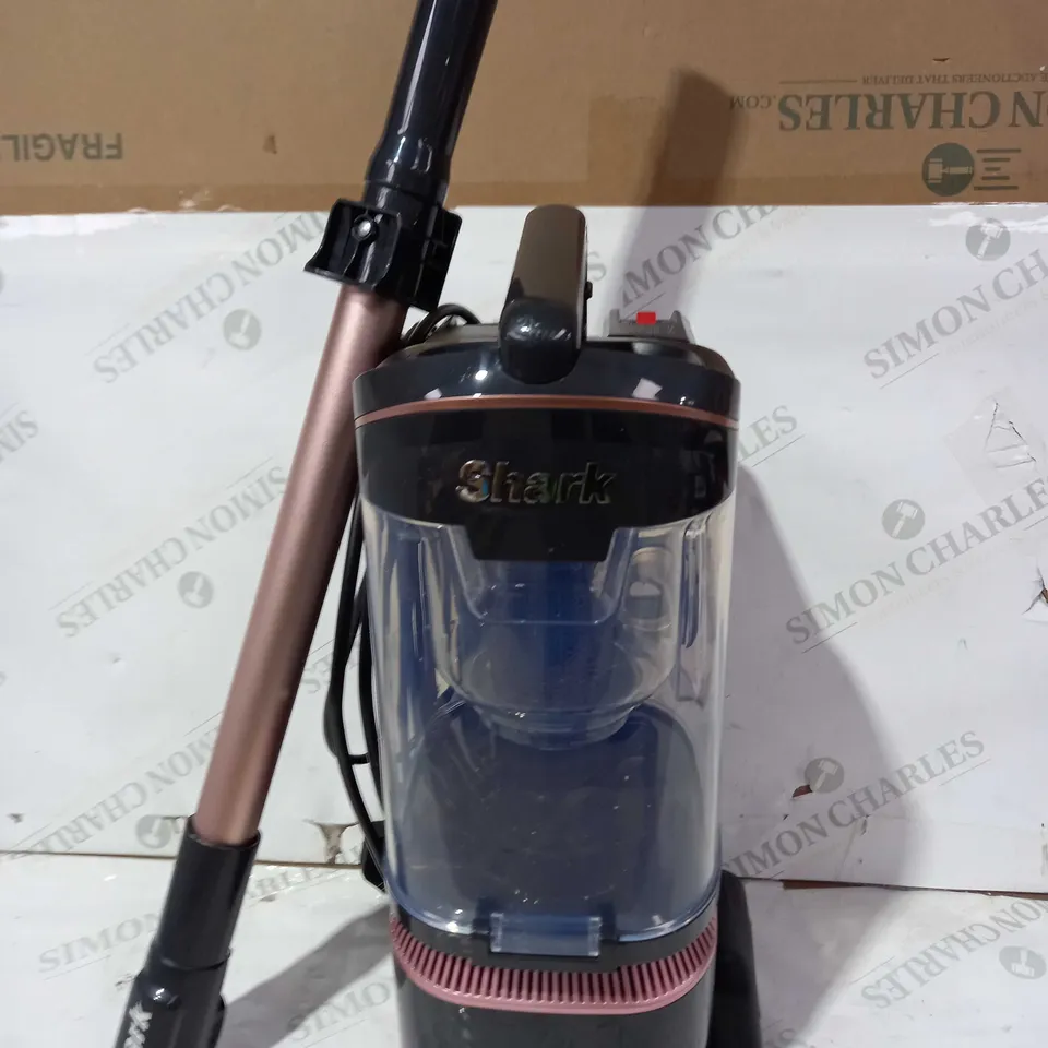 SHARK ANTI HAIR WRAP UPRIGHT PET-HAIR VACUUM