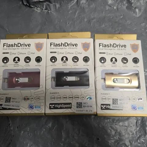 LOT OF APPROXIMATELY 40 BOXED FLASH DRIVES - VARIOUS SIZES 