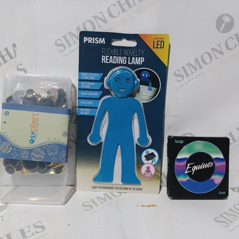 APPROXIMATELY 10 ASSORTED HOUSEHOLD ITEMS TO INCLUDE LOOP EQUINOX, FLEXIBLE NOVELTY READING LAMP, ETC