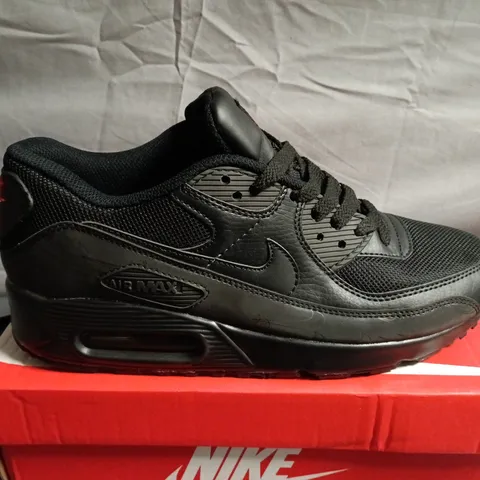 BOXD PAIR OF NIKE AIR MAX 90 TRAINERS - UK SIZE 8