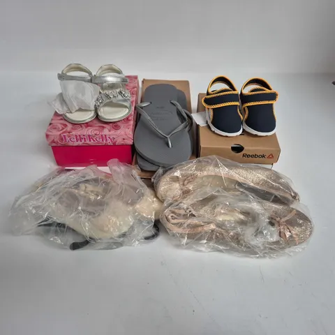 APPROXIMATELY 100 ASSORTED KIDS SHOES & FOOTWEAR TO INCLUDE BRANDS SUCH AS REEBOKS, LELLI KELLYS, HAVAIANAS, ETC - COLLECTION ONLY