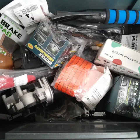 BOX OF ASSORTED CAR ITEMS TO INCLUDE - BOLTS -LIGHTS - BIKE PUMPS 