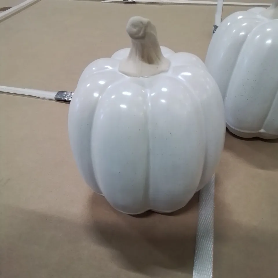 PALLET CONTAINING 96 X BOXES OF 4 BRAND NEW CERAMIC PUMPKINS 
