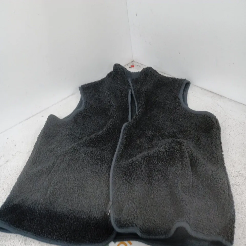 BLACK FLEECE SLEEVELESS VEST – ZIP FRONT 