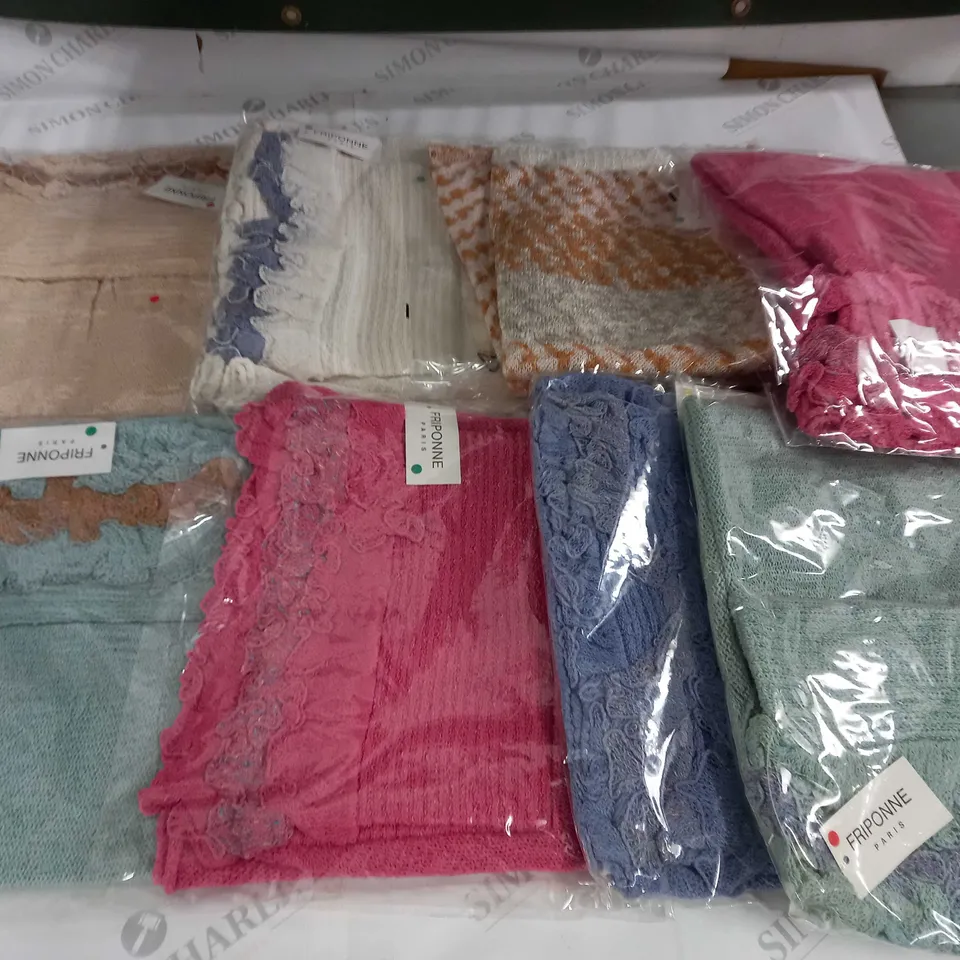 LOT OF 8 ASSORTED KNITWEAR CLOTHING ITEMS - VARIOUS SIZES