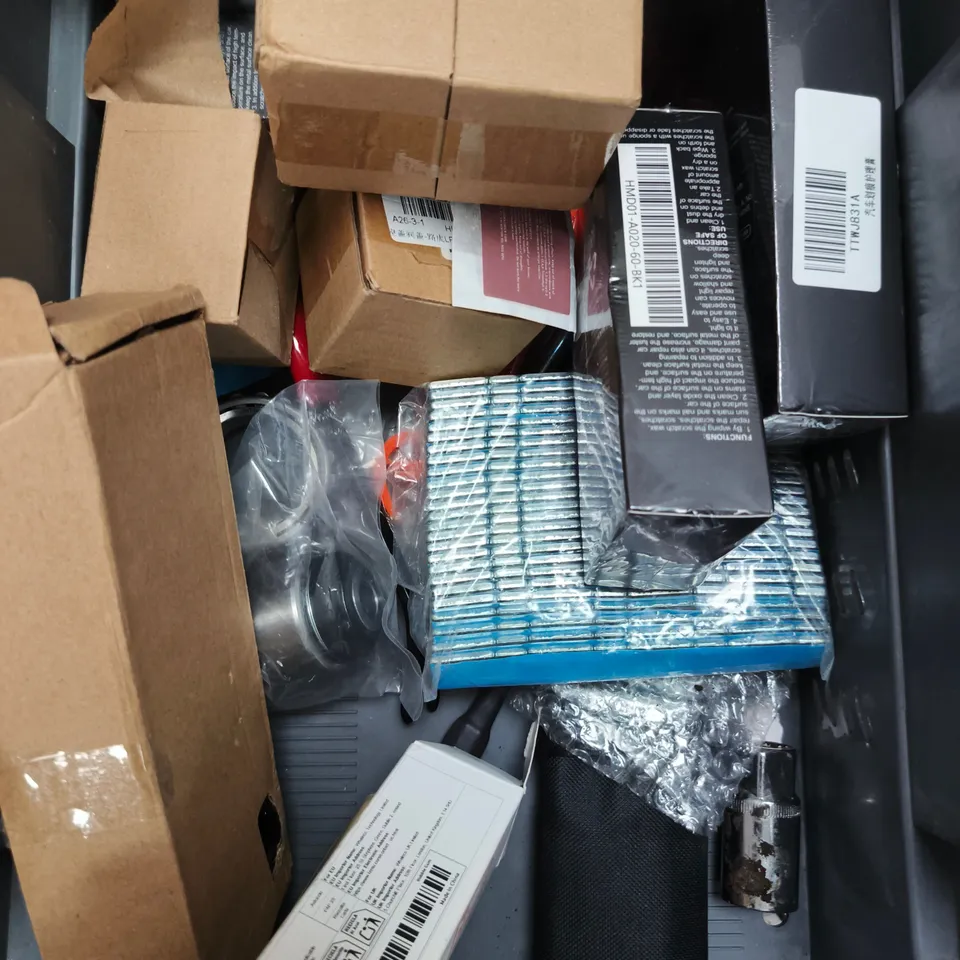 APPROXIMATELY 15 ASSORTED VEHICLE PARTS/ACCESSORIES TO INCLUDE WHEEL BEARING WEIGHTS, LED BULBS, SCRATCH REPAIR ETC
