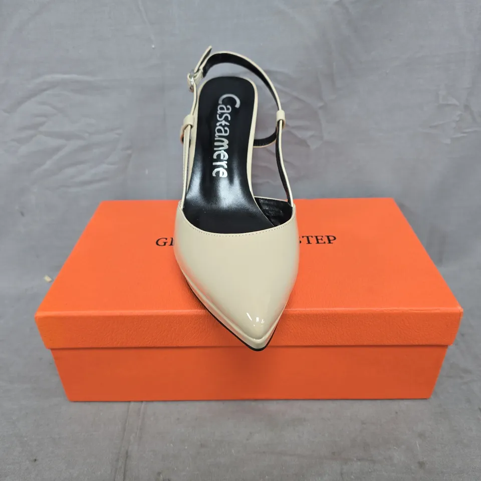 BOXED PAIR OF CASTAMERE POINTED TOE SLINGBACK SANDALS IN BEIGE SIZE 39