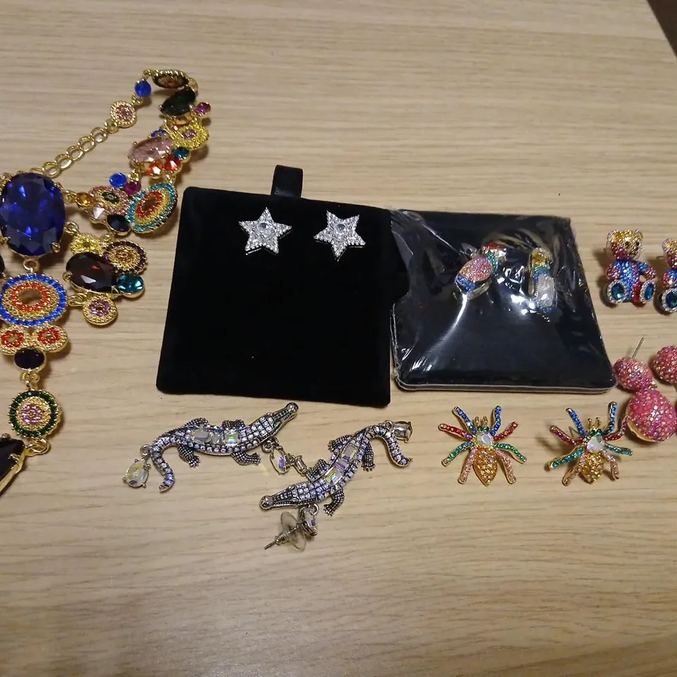 APPROXIMATELY 30 ASSORTED BUTLER AND WILSON UNBOXED JEWELLERY PRODUCTS TO INCLUDE;