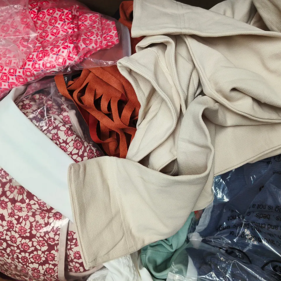 APPROXIMATELY 20 ASSORTED CLOTHING AND FASHION PRODUCTS IN VARIOUS STYLES AND SIZES - COLLECTION ONLY