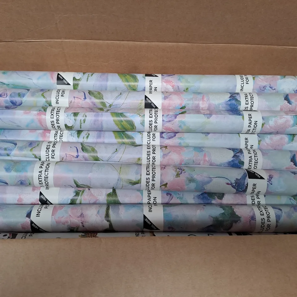 APPROXIMATELY 30 ROLLS OF ASSORTED M&S GIFT WRAP IN FLORAL & ANIMAL DESIGN 
