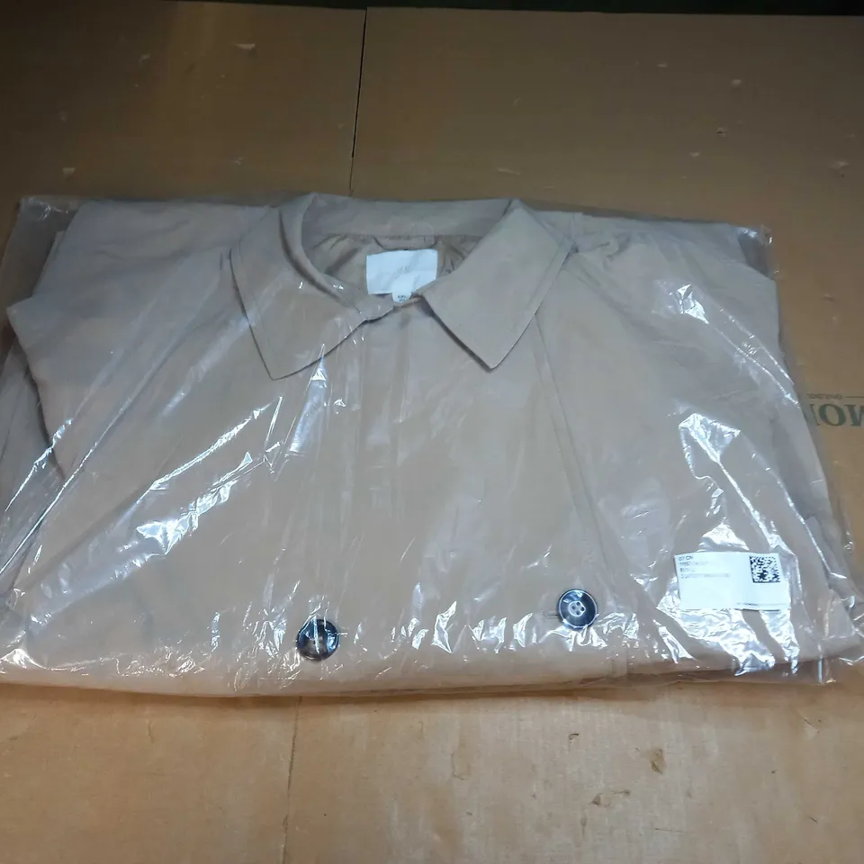 MENS BEIGE BUTTON TRENCH COAT SIZE UNSPECIFIED