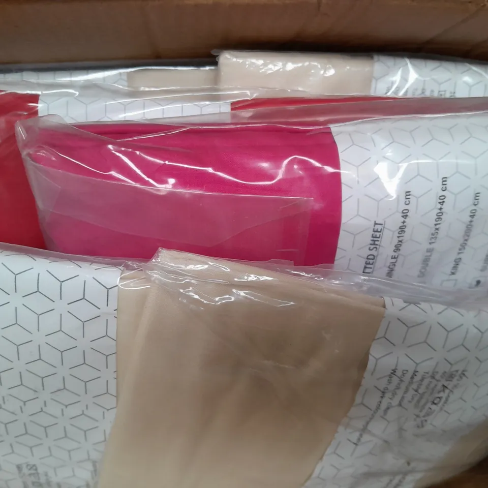 BOX OF APPROXIMATELY 15 ASSORTED SASA CRAZE BEDDING ITEMS IN VARIOUS STYLES AND COLOURS