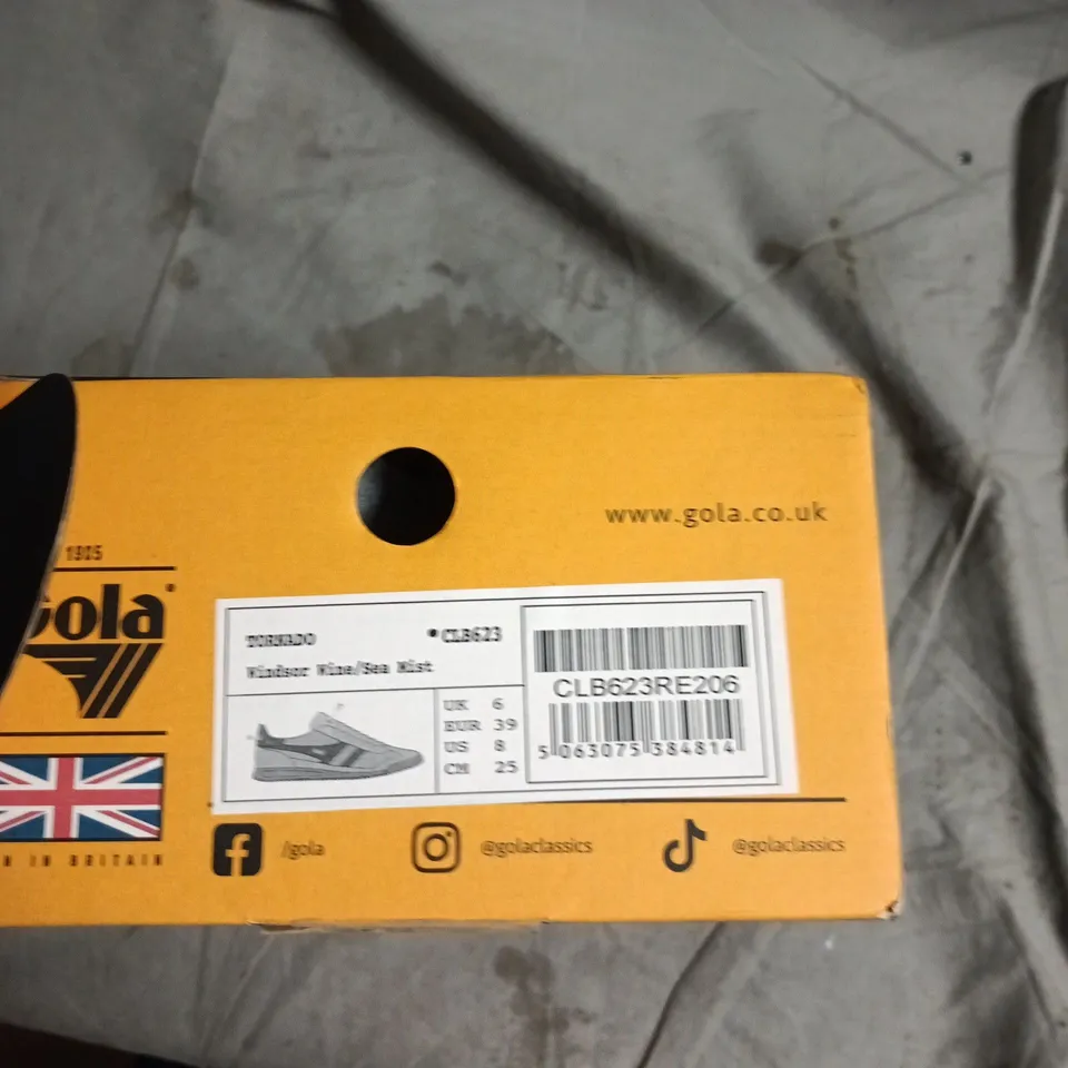 GOLA CLASSICS BURGUNDY SUEDE TRAINERS – UK 6 WITH TEAL STRIPES