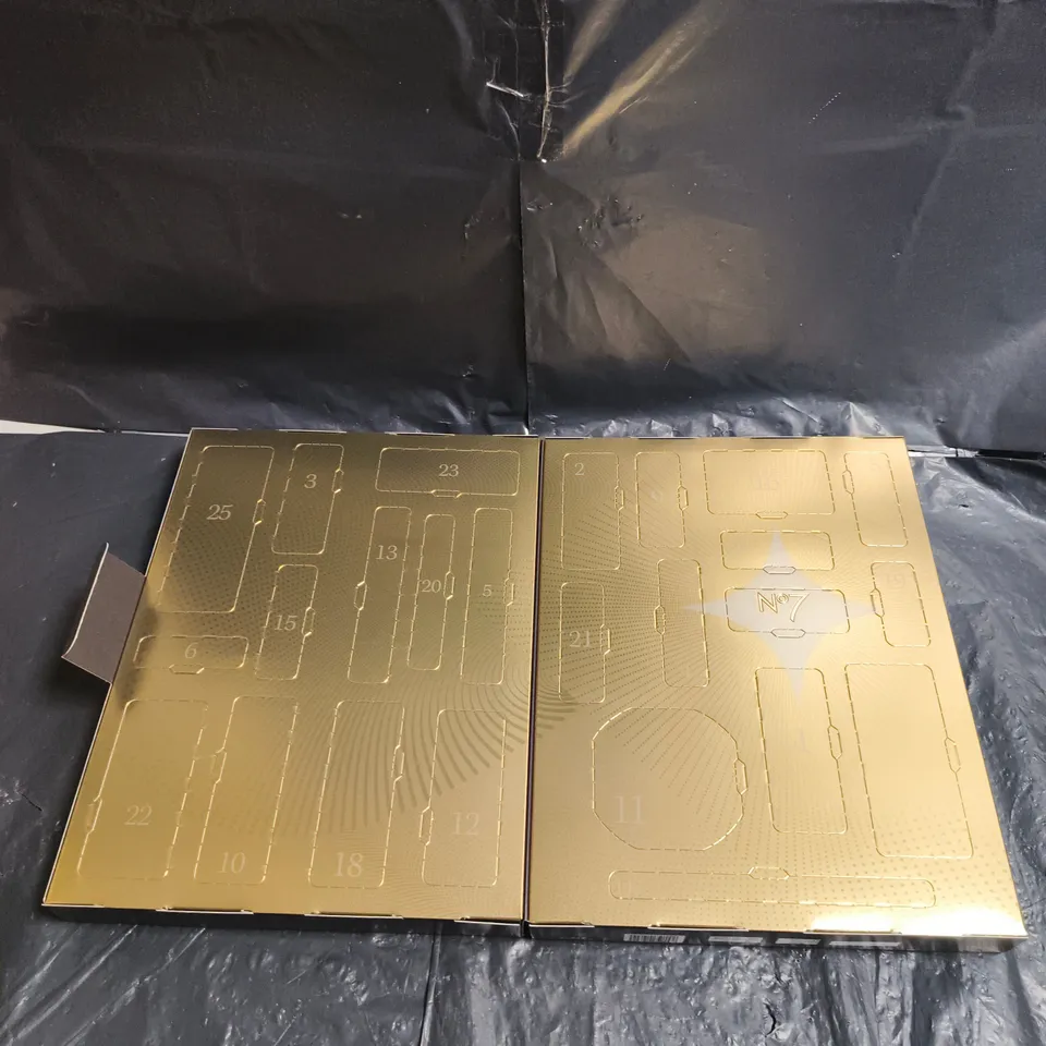 NO7 25 DAYS OF BEAUTY ADVENT CALENDAR – GOLD & BLACK BOXED CALENDAR