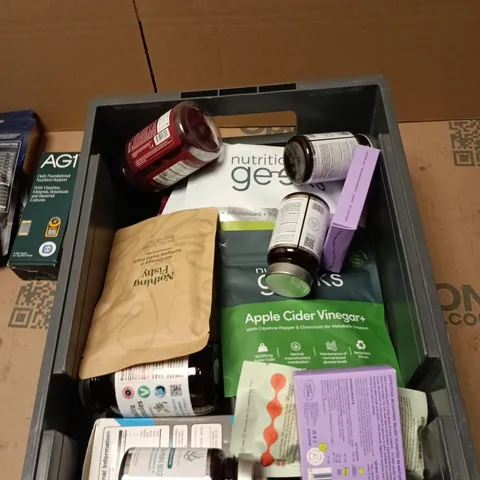 TOTE OF APPROXIMATELY 15 ASSORTED VITAMINS AND DIETARY SUPPLEMENTS TO INCLUDE: CRANBERRY EXTRACT 