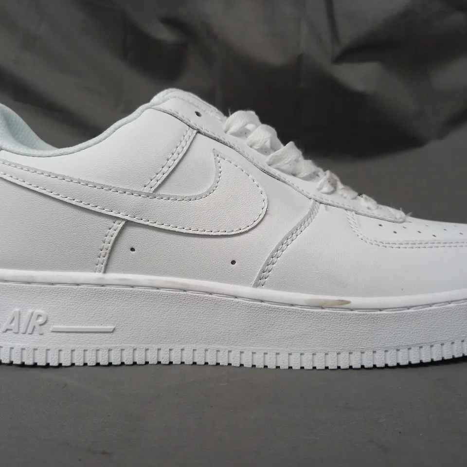 PAIR OF NIKE AIR FORCE 1 SHOES IN WHITE UK SIZE 9